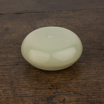 Lot 246 - Greyish white nephrite jade snuff or artist's...