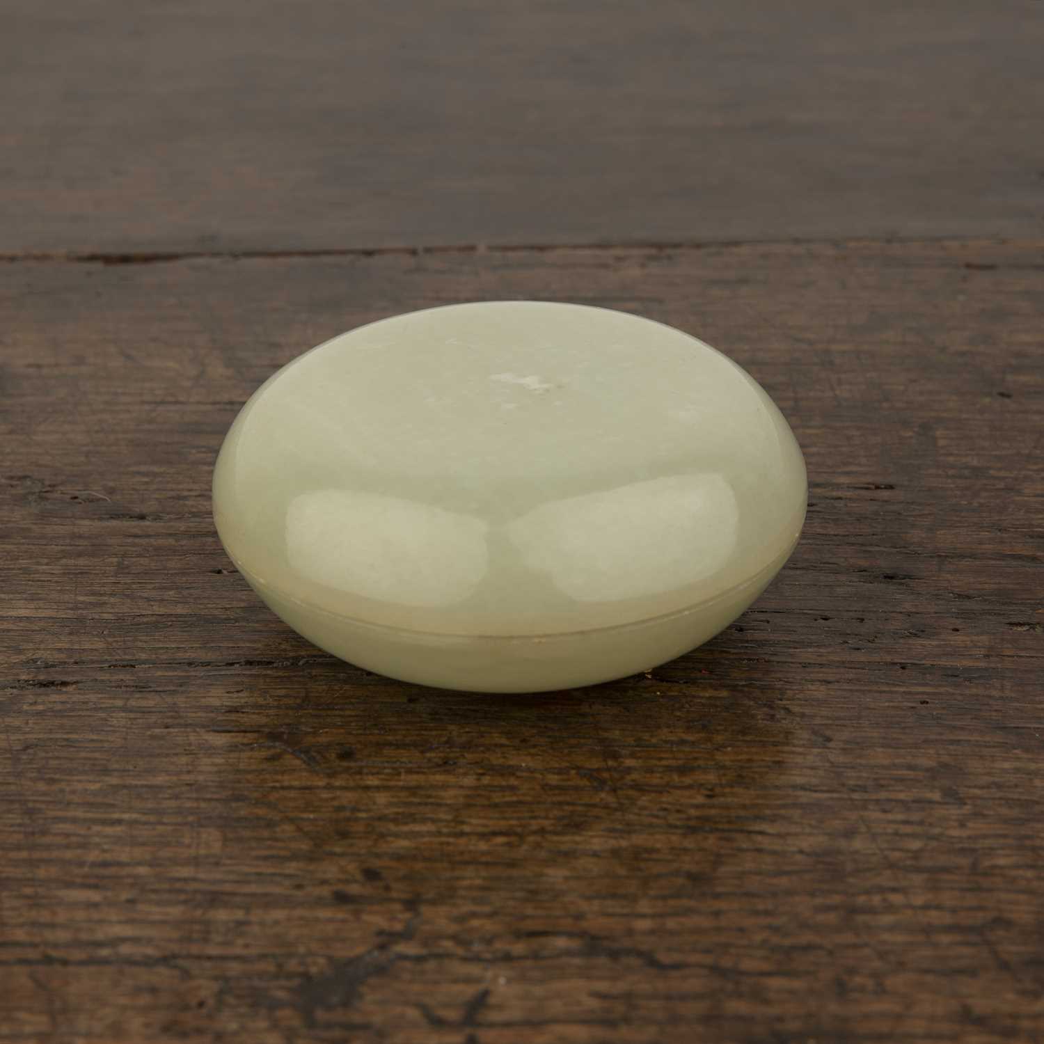 Lot 246 - Greyish white nephrite jade snuff or artist's...