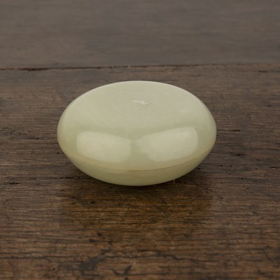 Lot 246 - Greyish white nephrite jade snuff or artist's...