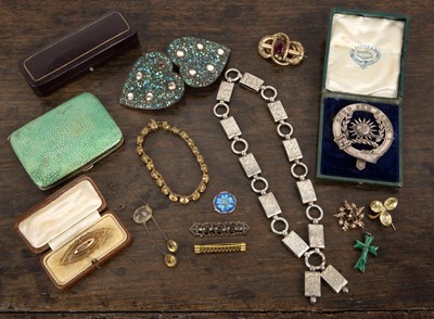 Lot 376 - Collection of various jewellery to include: a...