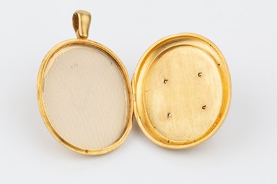 Lot 119 - A mid Victorian oval locket pendant, the...