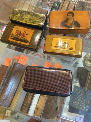 Lot 219 - A group of six 19th century snuff boxes to...