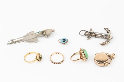 Lot 116 - A small collection of jewellery, comprising an...