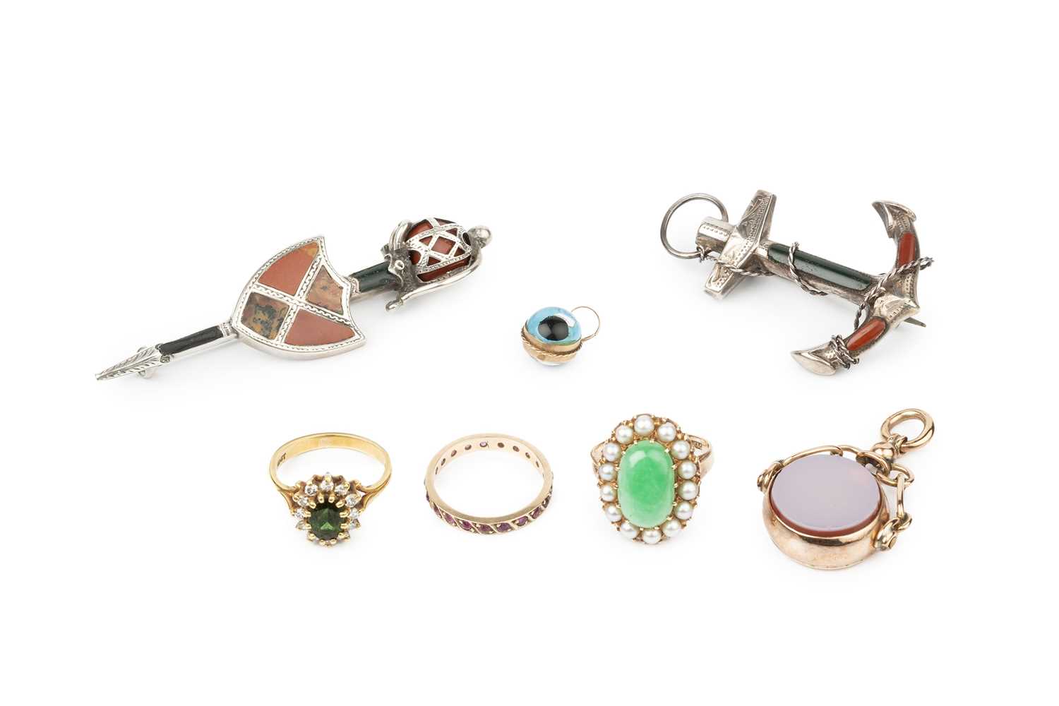 Lot 116 - A small collection of jewellery, comprising an...