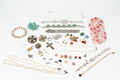 Lot 117 - A collection of jewellery, to include two...