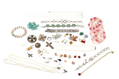 Lot 117 - A collection of jewellery, to include two...