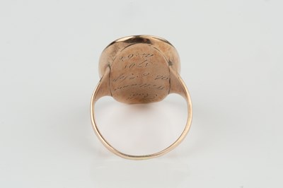 Lot 127 - A George III gold oval memorial ring, the...
