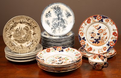 Lot 10 - A collection of plates and dishes