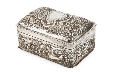 Lot 840 - A late Victorian silver cigarette box, with...