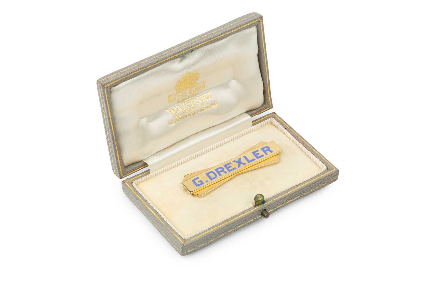 Lot 139 - An 18ct yellow gold bar brooch, of angular...