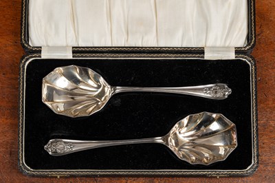 Lot 24 - A collection of silver and silver plated items