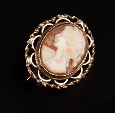 Lot 30 - Two cameo brooches