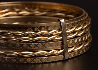 Lot 33 - A 9ct gold bangle bracelet