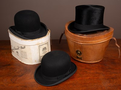 Lot 69 - A collection of three hats