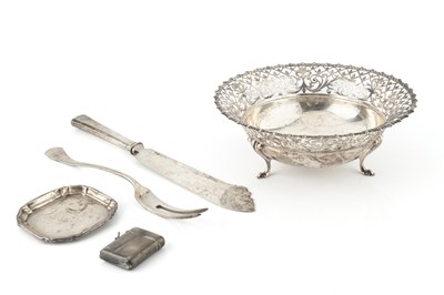 Lot 760 - A George V silver circular dish, with...