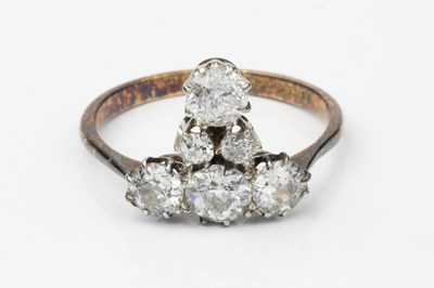 Lot 146 - A diamond cluster ring, set with four...