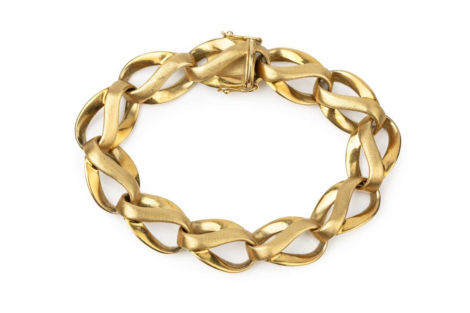 Lot 150 - An 18ct yellow gold bracelet, composed of oval...
