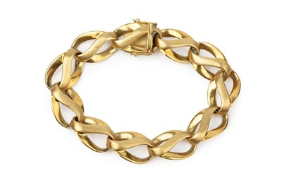 Lot 150 - An 18ct yellow gold bracelet, composed of oval...