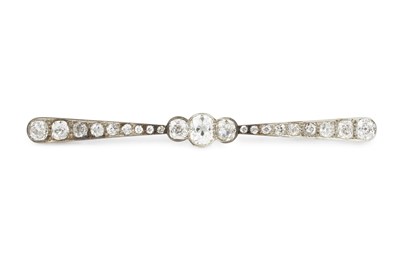Lot 159 - A diamond bar brooch, of tapered 'propellor'...