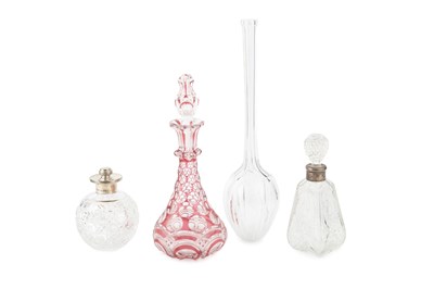 Lot 519 - An Edwardian silver mounted cut glass scent...