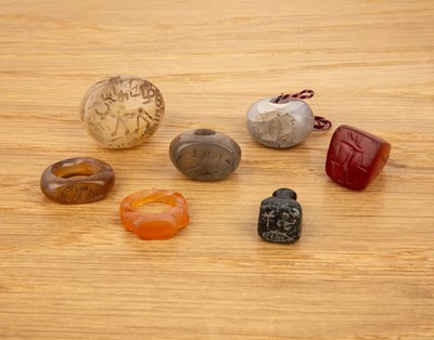 Lot 203 - Small group of agate, carnelian and hardstone...