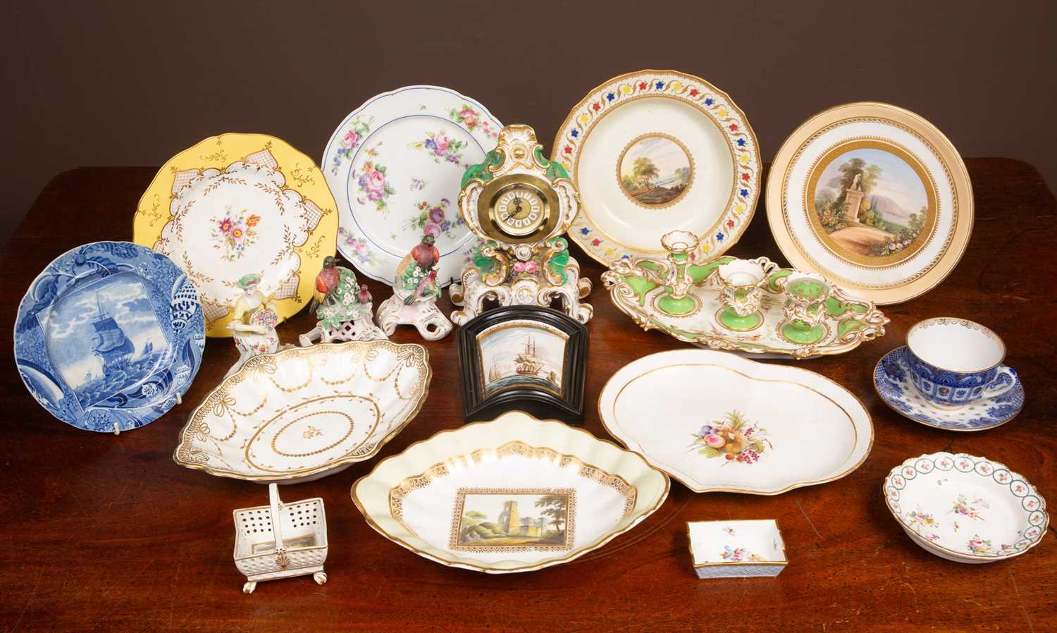 Lot 53 - A collection of porcelain