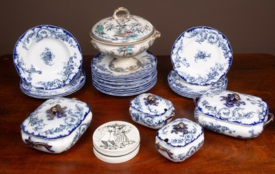 Lot 54 - A collection of ceramics