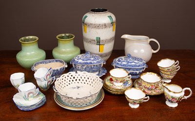 Lot 97 - A collection of ceramics