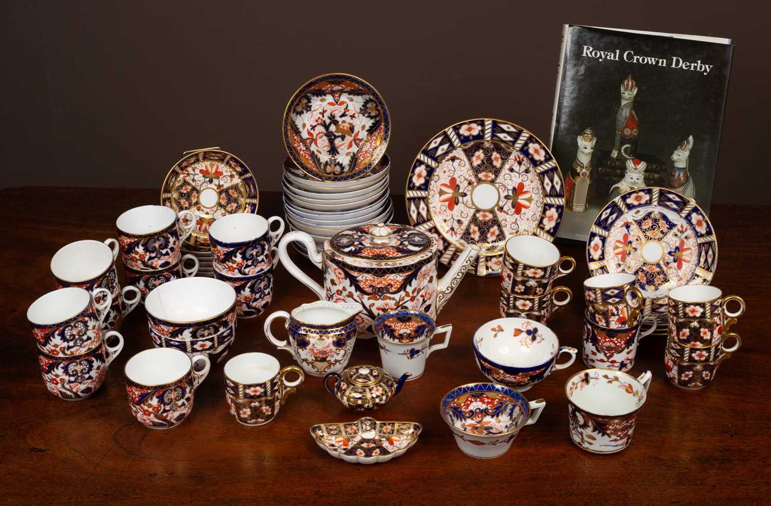 Lot 96 - A collection of Crown Derby and Royal Crown Derby