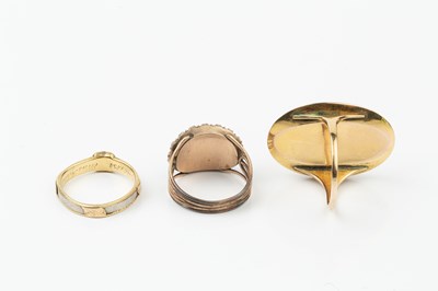 Lot 168 - A Georgian gold and seed pearl memorial ring,...