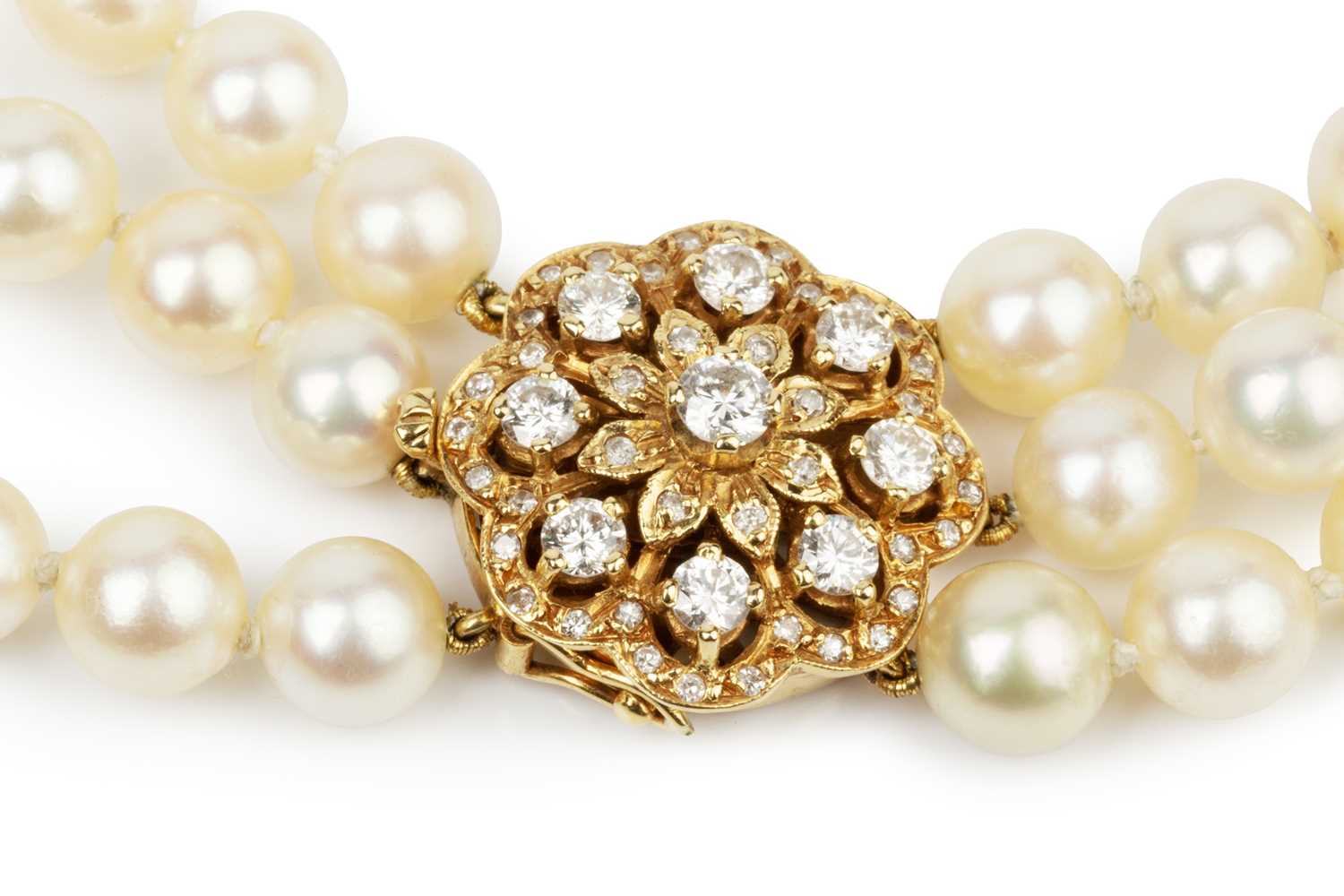 Lot 189 - A triple strand cultured pearl necklace, the...