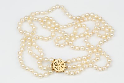 Lot 189 - A triple strand cultured pearl necklace, the...