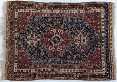 Lot 268 - An early 20th century hand woven Quashqai rug