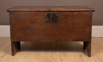 Lot 305 - A elm coffer