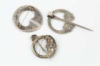 Lot 175 - A Scottish silver cloak brooch or pin, with...