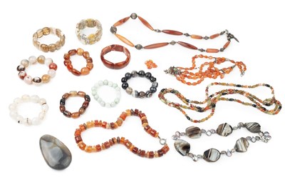 Lot 178 - A collection of agate and hardstone jewellery,...