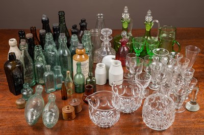 Lot 76 - A collection of glass