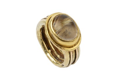 Lot 185 - An 18ct gold and rutilated quartz set ring,...
