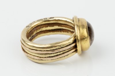 Lot 185 - An 18ct gold and rutilated quartz set ring,...