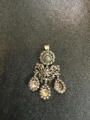 Lot 187 - A Georgian paste set buckle, of shaped and...