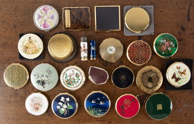 Lot 173 - Collection of Stratton powder compacts and...