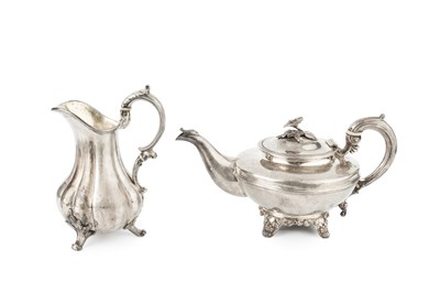 Lot 872 - An early Victorian silver teapot, with reeded...