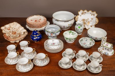 Lot 378 - A collection of miscellaneous pottery and porcelain