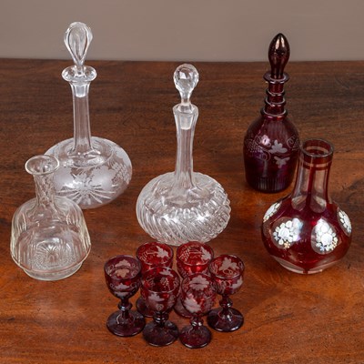 Lot 402 - A collection of glassware