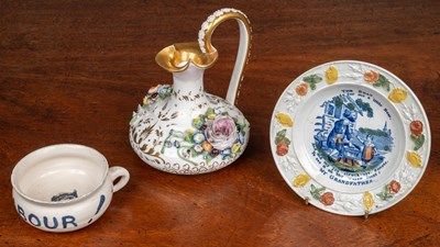 Lot 404 - Thre items of ceramics