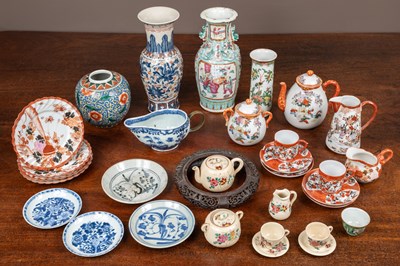 Lot 405 - A collection of Asian ceramics