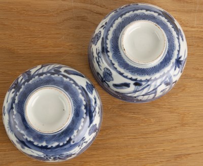 Lot 27 - Group of porcelain pieces blue and white...