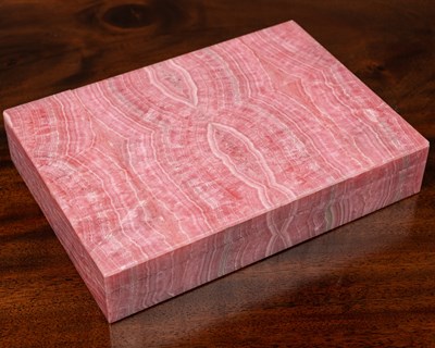 Lot 5 - An pink rhodochrosite box by Asprey & Company