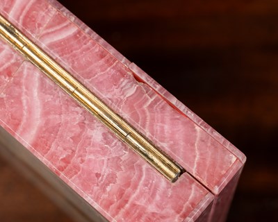 Lot 5 - An pink rhodochrosite box by Asprey & Company