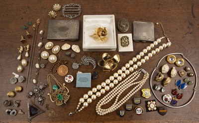 Lot 230 - Group of costume and dress jewellery, pair of...